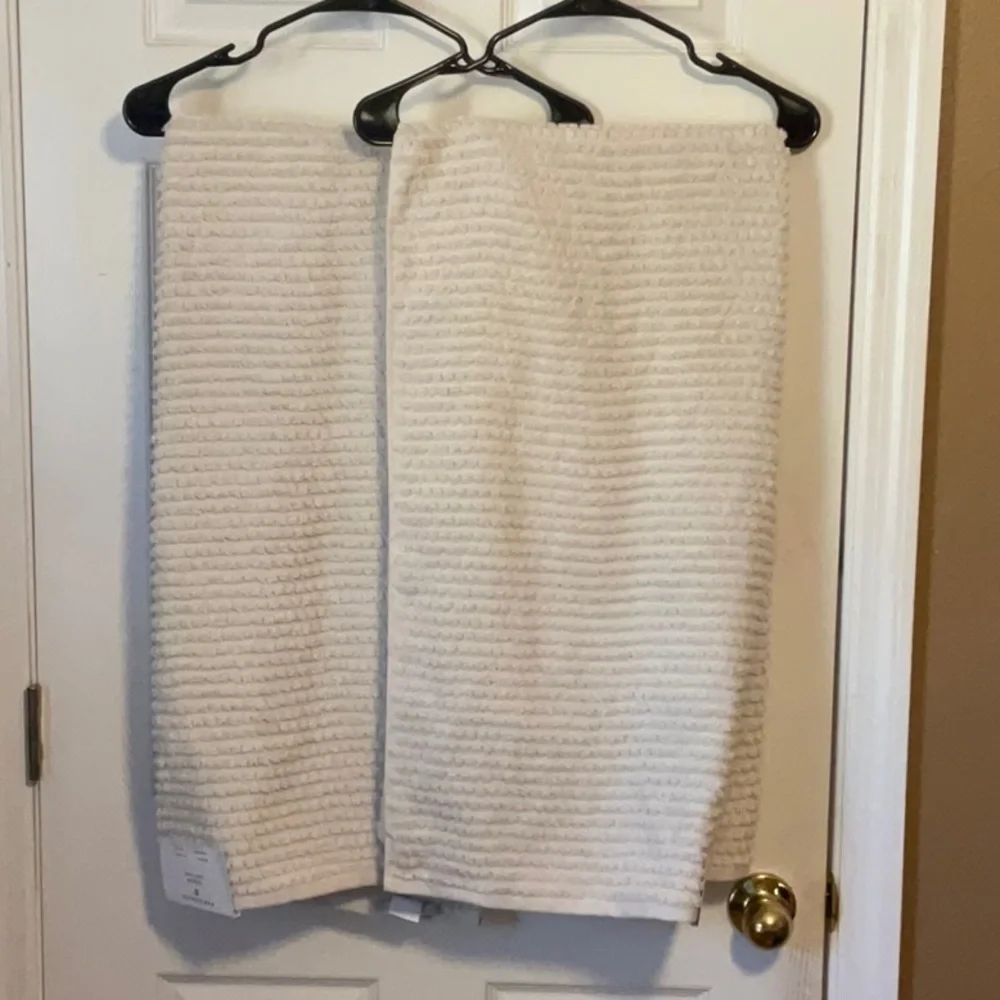 Set Parachute Terry Dot Bath Towels 100% Cotton Softly Textured Size 52” x 28”
